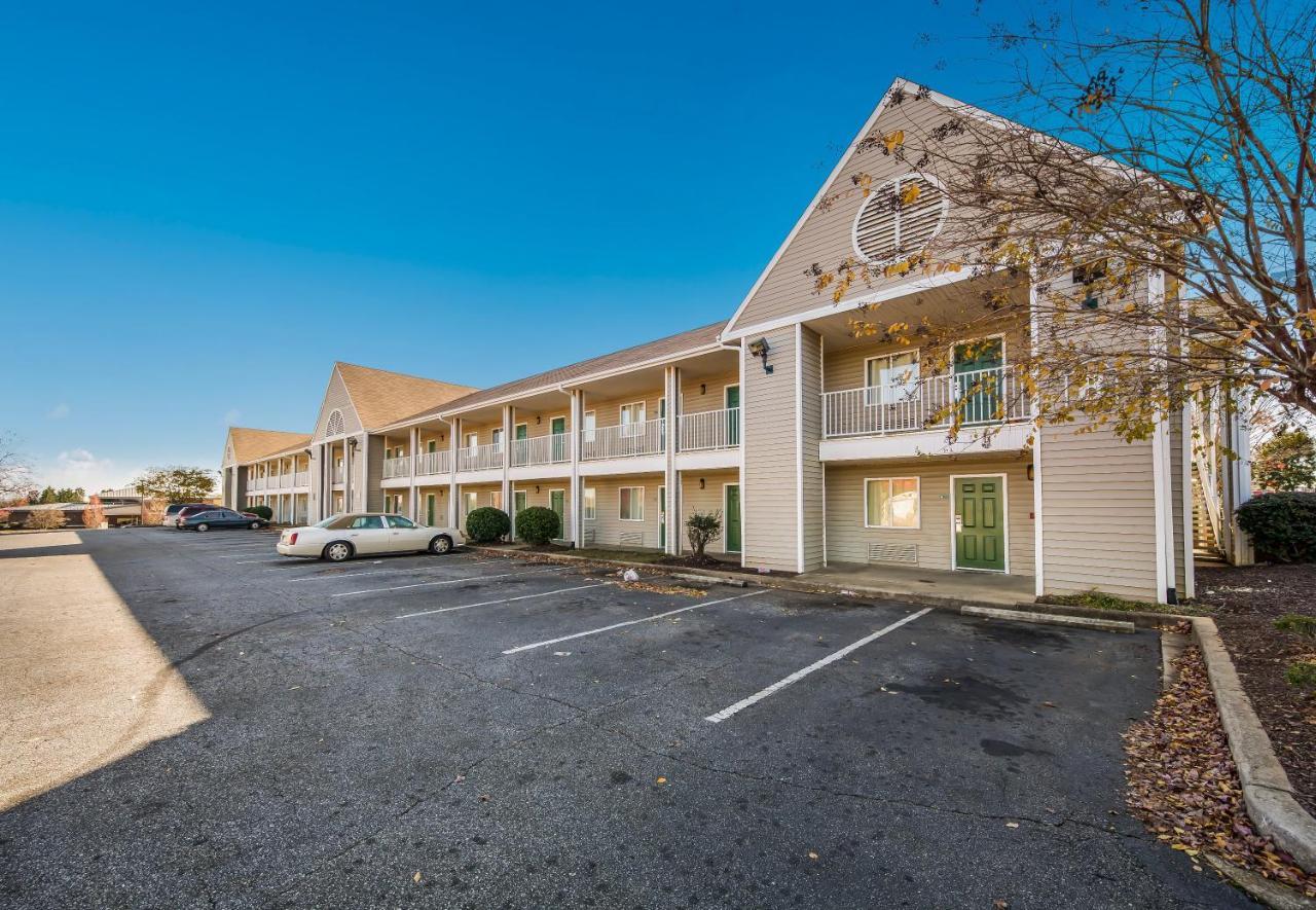Hometowne Studios By Red Roof Spartanburg - Asheville Highway Southern Shops Buitenkant foto